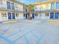 Motel 6 Blythe, CA - South - parking