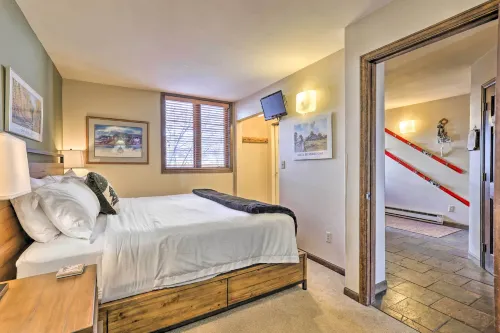 Cozy Condo w/ View, Walk to Steamboat Ski Resort! - Homestays