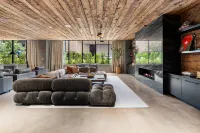 Stamford Grand Apartment