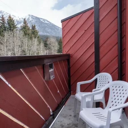 Rocky Mountain Ski Lodge