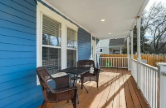 Downtown Getaway With Balcony King Beds