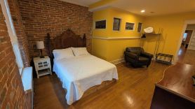 Cozy Historic Downtown Lexington Apartment