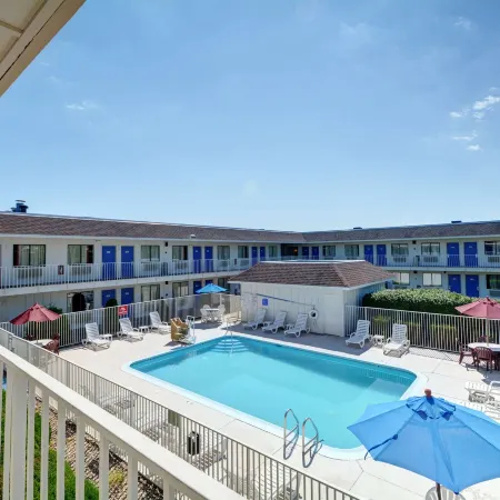 Motel 6 Windsor Locks, CT - Hartford