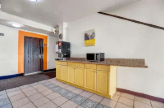 Motel 6 Moriarty, NM