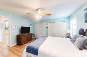 Serene Home With Enclosed Yard, Grill, Games, & Central AC - Dog-friendly