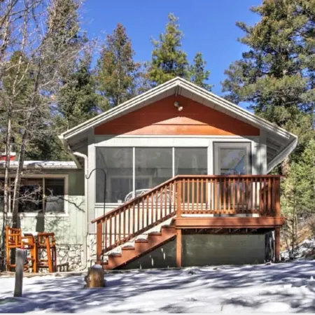 Relax with Peaceful River Views and Wildlife Sightings. A Perfect Retreat.