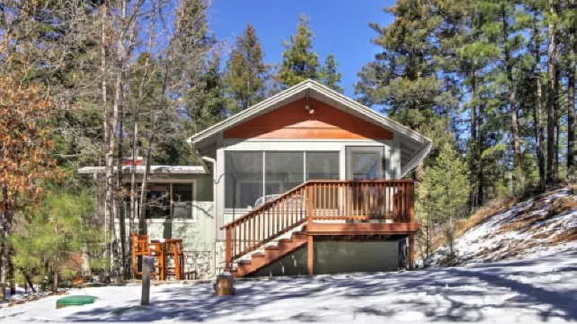 Relax with Peaceful River Views and Wildlife Sightings. A Perfect Retreat.