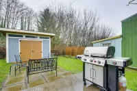 Entertainment Shed! Pet-friendly Oregon Coast Home