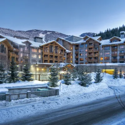 First Tracks Lodge Hotels near Alpha Lake Park
