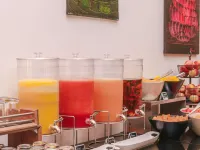 宜必思拉爾科米拉弗洛雷斯酒店 - 早餐