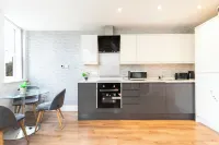 Stylish Flat in Romford - 5mins for Elizabeth Line