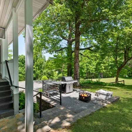 Spacious 3BR Cottage w Epic Patio Walk to Town
