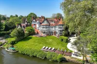 River Arts Club - Boutique