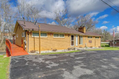 Bristol Retreat w/ Creek Access: 2 Mi to Dtwn - 3-Star
