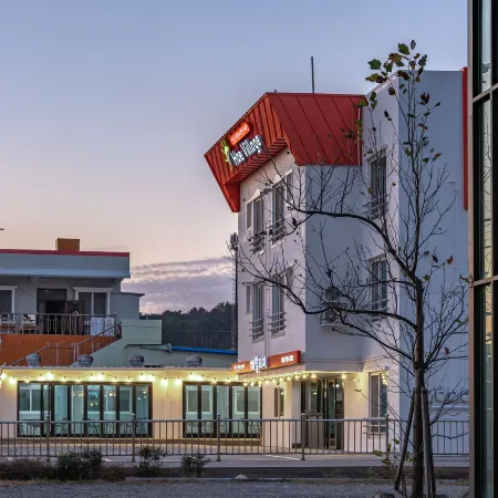 Ulju Ha Village Pension Отели рядом с достопримечательностью «Пляж Джинха»