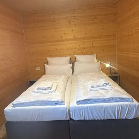 URBAN OAK Smart Stay