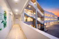 Hotel IXO Bekasi Hotels near Bekasi Train Station