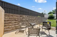 111 Hickory Grove Blvd Unit #B5 - Biệt thự