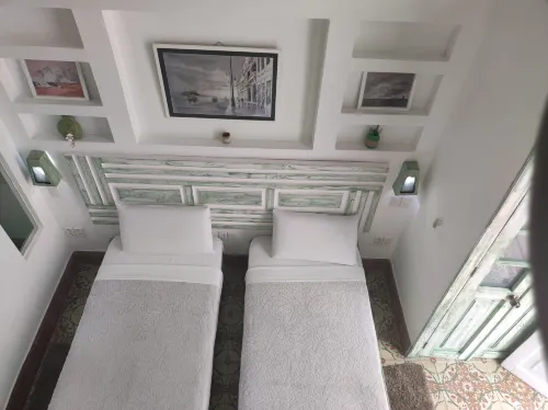 Apartment in Old Havana with free wifi, 2 twins beds and work area