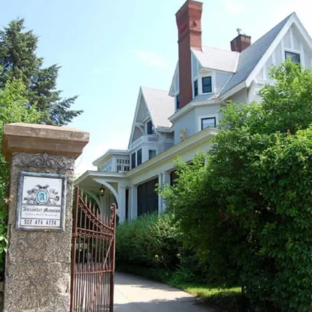 Alexander Mansion Bed & Breakfast