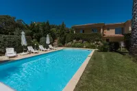 Spacious Villa with Pool - Виллы