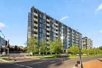 Bright Unit With Secure Parking and Garden Access