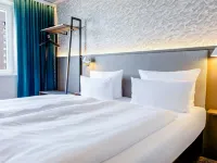 Motel One Hamburg-Alster Hotels near Outer Alster Lake