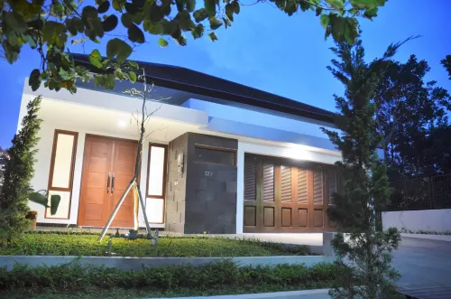 Narwastu Hill 6Br Villa with Pool and Movie Room - 4-Star