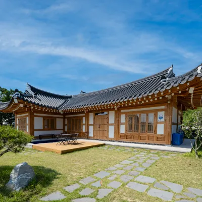 Gyeongju Hanok Pension Shilla Masil Отели рядом с достопримечательностью «Храм Голгулса»