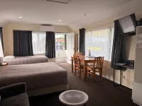 Tudor Lodge Motel Hotels in 