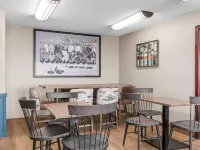 Super 8 by Wyndham Perham Hotels in Perham