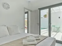 Villa Iliada - Paros Escape - Swimmingpools