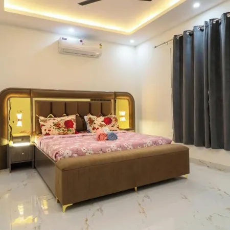 4 Bedroom Farmhouse With Private Pool In Noida