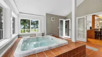 Cedar & Sound by Avantstay South Whidbey Retreat Water Views + Indoor Hot Tub + Fire Pit - 4 stjerner