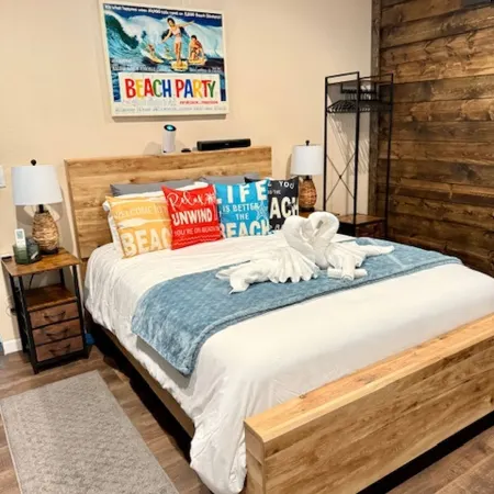 Tropical Spa Studio, Jacuzzi, Kitchen, Sparks