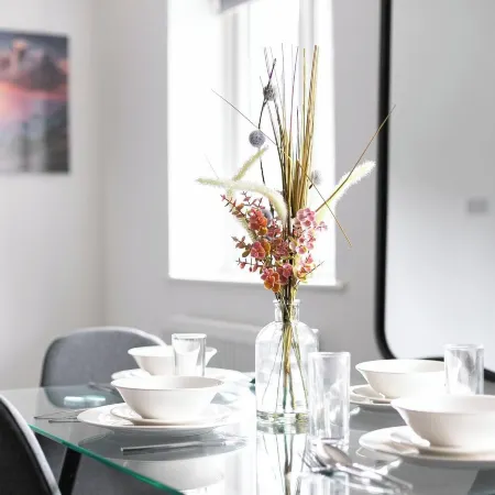 Skyvillion -Vineyard Court- Enfield 1-Bed W/Garden