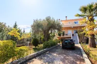 GrandVillle Cottage Escape, w/ Breathtaking Views - 2-Star