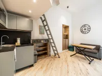 A/C Mezzanine Apt 1BR/2P - Place Garibaldi - โฮมสเตย์