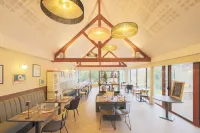 Logis Hostellerie la Chaumière - 3-Star