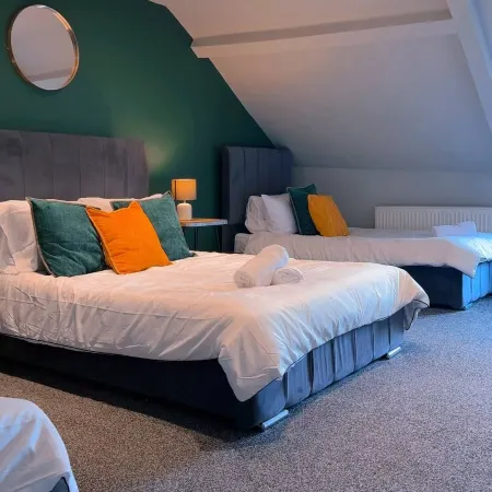 Spacious Maisonette Stay Sleeps 9