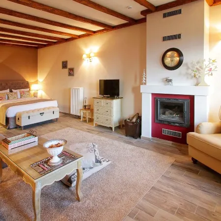 AlmondHouse Suites with Fireplace - Adults Only