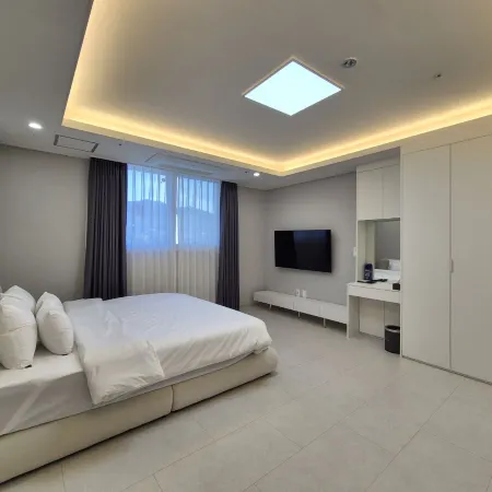 Muan Muse Self-check-in Hotel