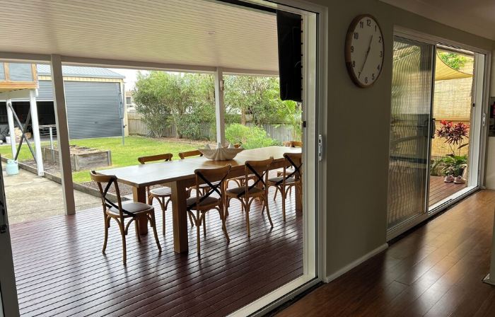 Swansea Sands- Modern Family home close to the lake