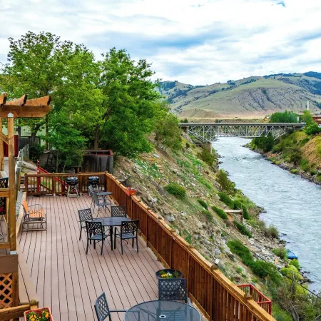 Yellowstone Riverside Cottages
