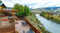 Yellowstone Riverside Cottages - balcony
