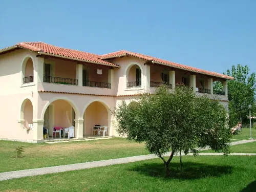 Kamari Apartments - Pools