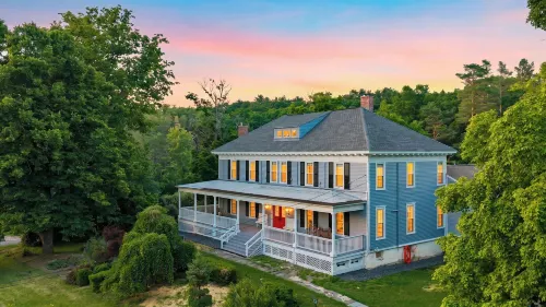 The Nightingale by Avantstay Historic Catskills Retreat Lake Views + Near Hudson Sleeps 18 - Wifi