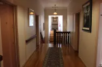Burwood Bed and Breakfast - Bed and Breakfasts