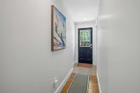 Private, 1st Floor Cottage, 5 Minute Walk to Beach- Perfect for Families! - Jacuzzi