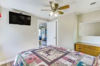 Shawano Lake Home: Beach Access, Partial Lake View - Homestays